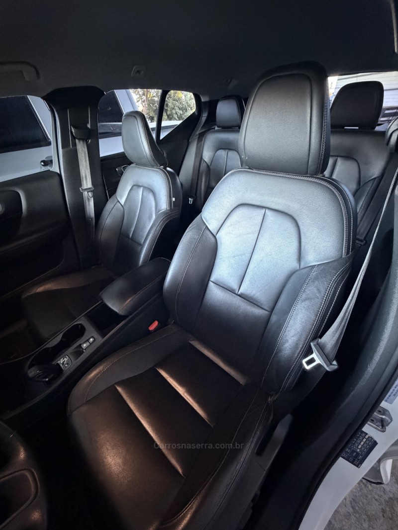 XC 40 2.0 T4 GASOLINA MOMENTUM 190CV FWD  - 2019 - PAROBé