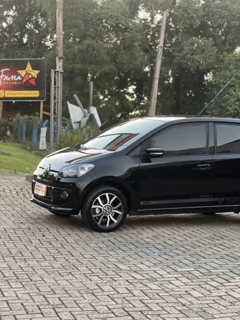UP 1.0 MPI RUN UP 12V FLEX 4P AUTOMATIZADO - 2017 - CAMPO BOM