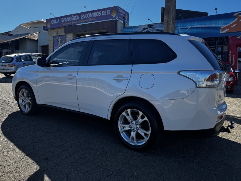 OUTLANDER 2.0 16V GASOLINA 4P AUTOMÁTICO - 2014 - DOIS IRMãOS