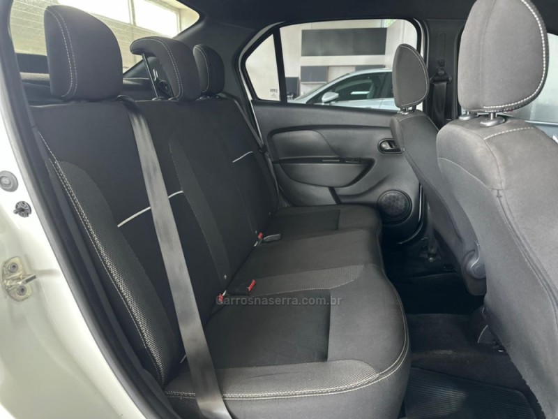 LOGAN 1.0 LIFE 12V FLEX 4P MANUAL - 2022 - NOVO HAMBURGO