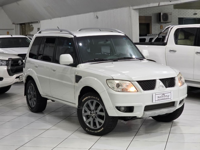 PAJERO TR4 2.0 4X2 16V 140CV FLEX 4P AUTOMÁTICO - 2014 - SAPUCAIA DO SUL