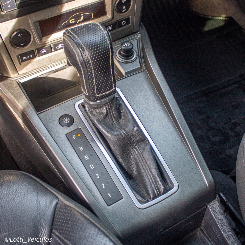 VECTRA 2.0 SFI GT HATCH 8V FLEX 4P AUTOMÁTICO - 2010 - FARROUPILHA