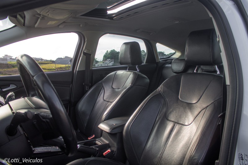 FOCUS 2.0 TITANIUM PLUS 16V FLEX 4P AUTOMÁTICO - 2016 - FARROUPILHA