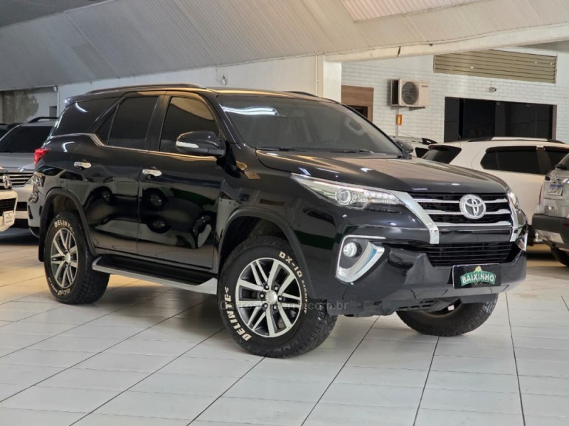 HILUX SW4 2.8 SRX 4X4 7 LUGARES 16V TURBO INTERCOOLER DIESEL 4P AUTOMÁTICO - 2017 - SAPUCAIA DO SUL