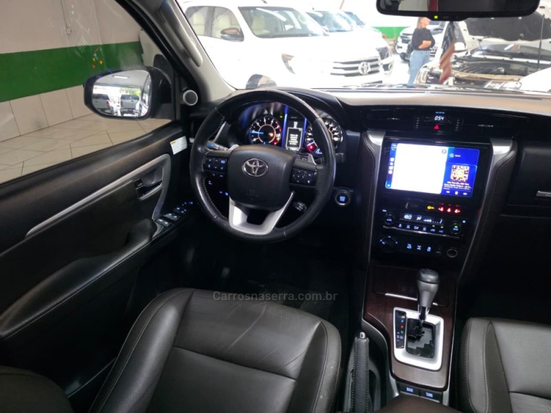 HILUX SW4 2.8 SRX 4X4 7 LUGARES 16V TURBO INTERCOOLER DIESEL 4P AUTOMÁTICO - 2017 - SAPUCAIA DO SUL