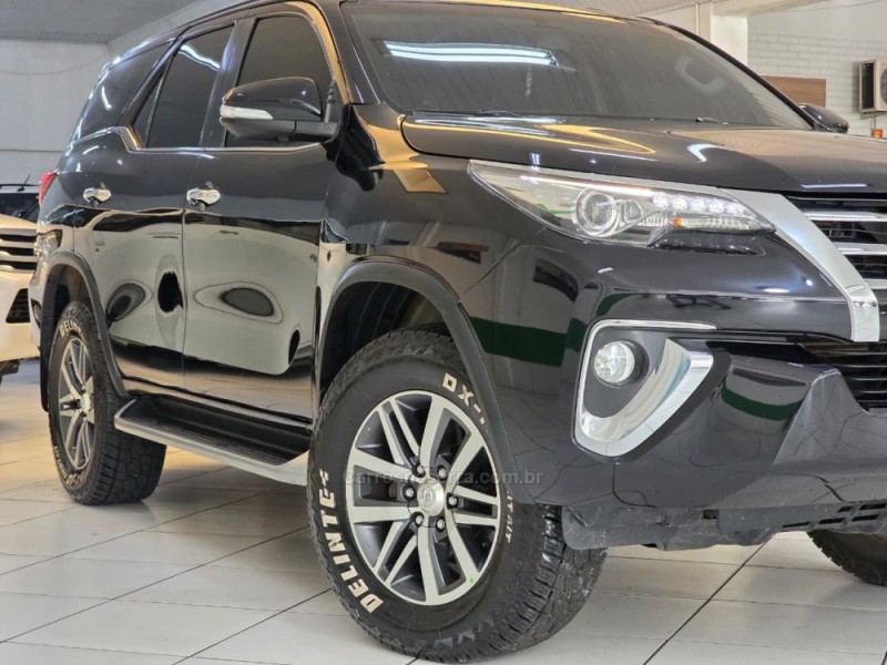 HILUX SW4 2.8 SRX 4X4 7 LUGARES 16V TURBO INTERCOOLER DIESEL 4P AUTOMÁTICO - 2017 - SAPUCAIA DO SUL