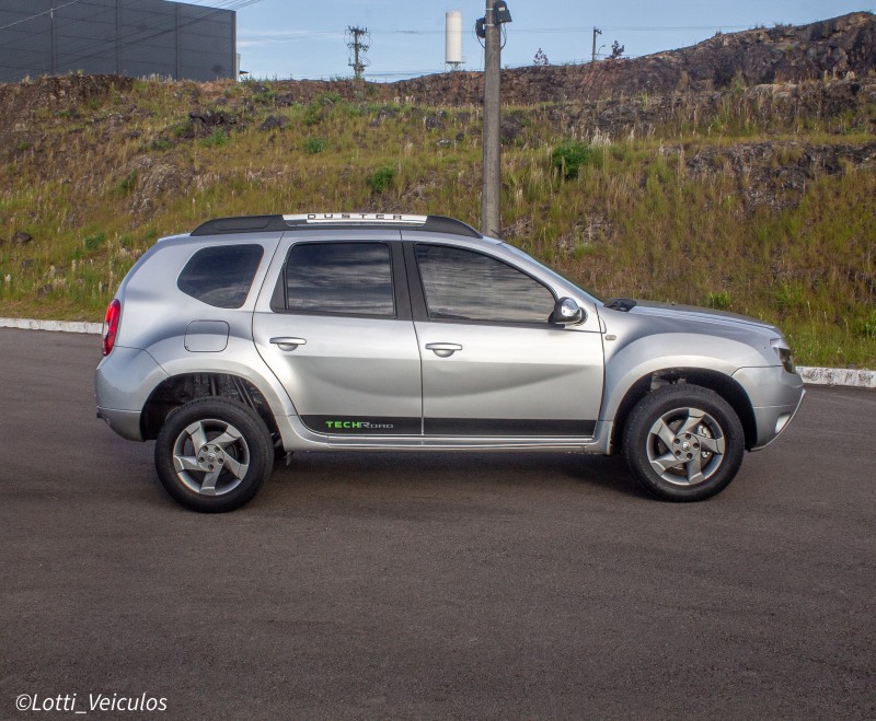 DUSTER 2.0 DYNAMIQUE 4X2 16V FLEX 4P AUTOMÁTICO - 2014 - FARROUPILHA