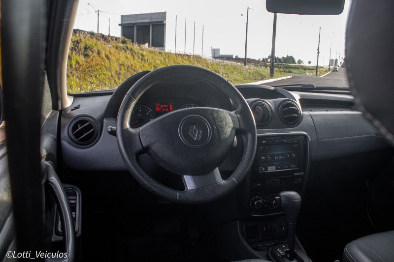 DUSTER 2.0 DYNAMIQUE 4X2 16V FLEX 4P AUTOMÁTICO - 2014 - FARROUPILHA