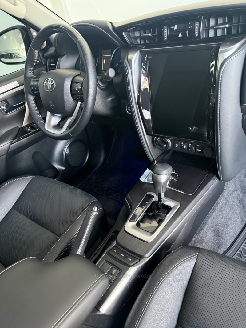 HILUX SW4 2.8 SRX 4X4 7 LUGARES 16V TURBO INTERCOOLER DIESEL 4P AUTOMÁTICO - 2024 - BENTO GONçALVES