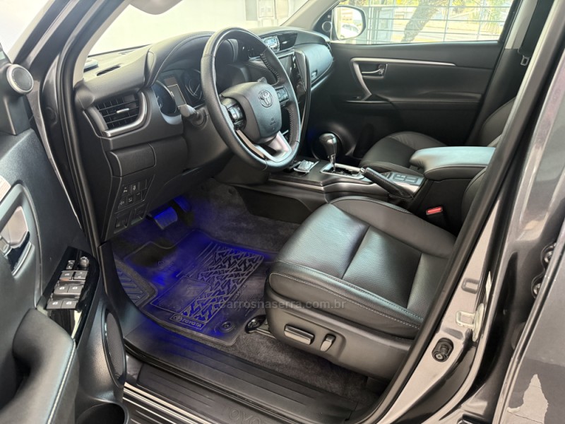 HILUX SW4 2.8 SRX 4X4 7 LUGARES 16V TURBO INTERCOOLER DIESEL 4P AUTOMÁTICO - 2024 - BENTO GONçALVES