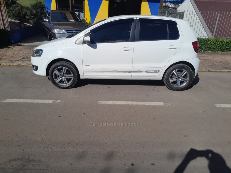 FOX 1.0 MI TREND 8V FLEX 4P MANUAL - 2014 - NOVA PRATA