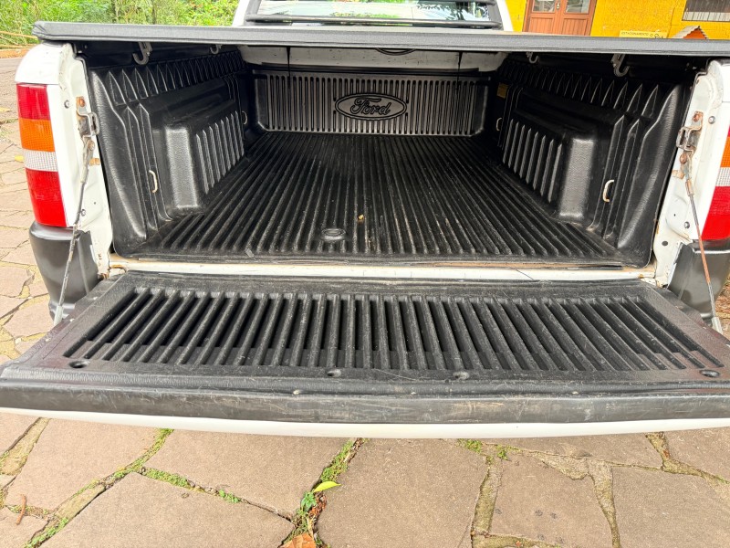 COURIER 1.6 L 8V FLEX MANUAL - 2008 - TRêS COROAS