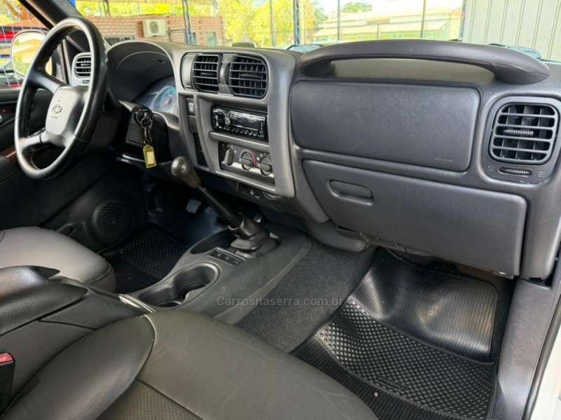 S10 2.8 EXECUTIVE 4X2 CD 12V TURBO ELECTRONIC INTERCOOLER DIESEL 4P MANUAL - 2011 - LAGOA VERMELHA