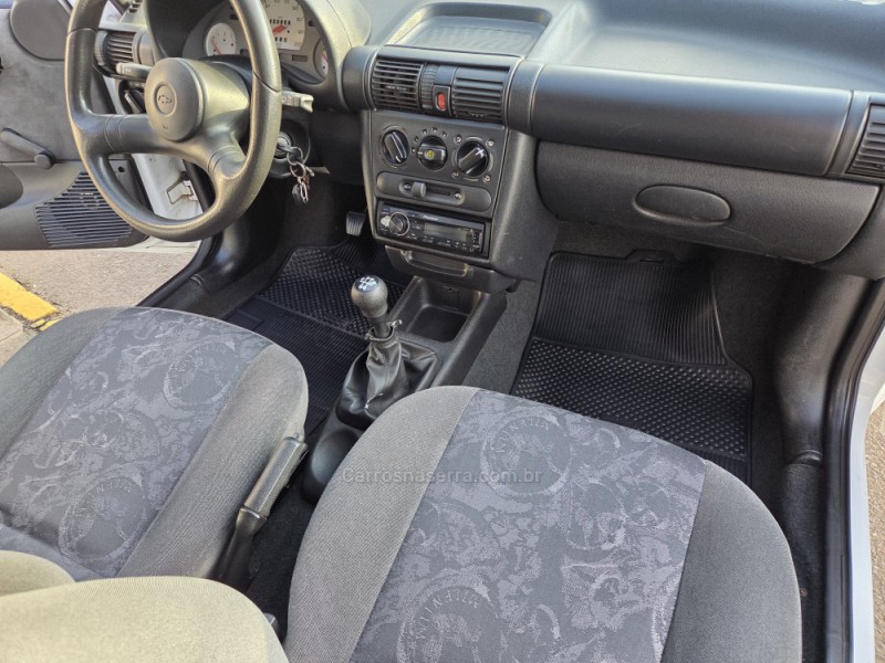 CORSA 1.0 MPFI MILENIUM 8V GASOLINA 4P MANUAL - 2002 - PICADA CAFé