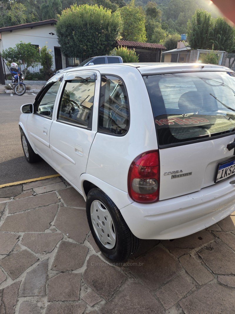 CORSA 1.0 MPFI MILENIUM 8V GASOLINA 4P MANUAL - 2002 - PICADA CAFé