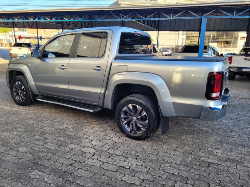 AMAROK 3.0 V6 TDI HIGHLINE CD DIESEL 4MOTION AUTOMÁTICO - 2023 - CAXIAS DO SUL