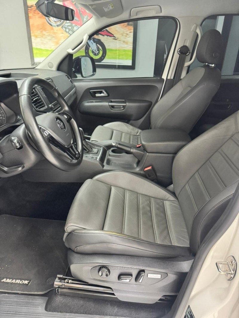 AMAROK 3.0 V6 TDI HIGHLINE CD DIESEL 4MOTION AUTOMÁTICO - 2023 - CAXIAS DO SUL
