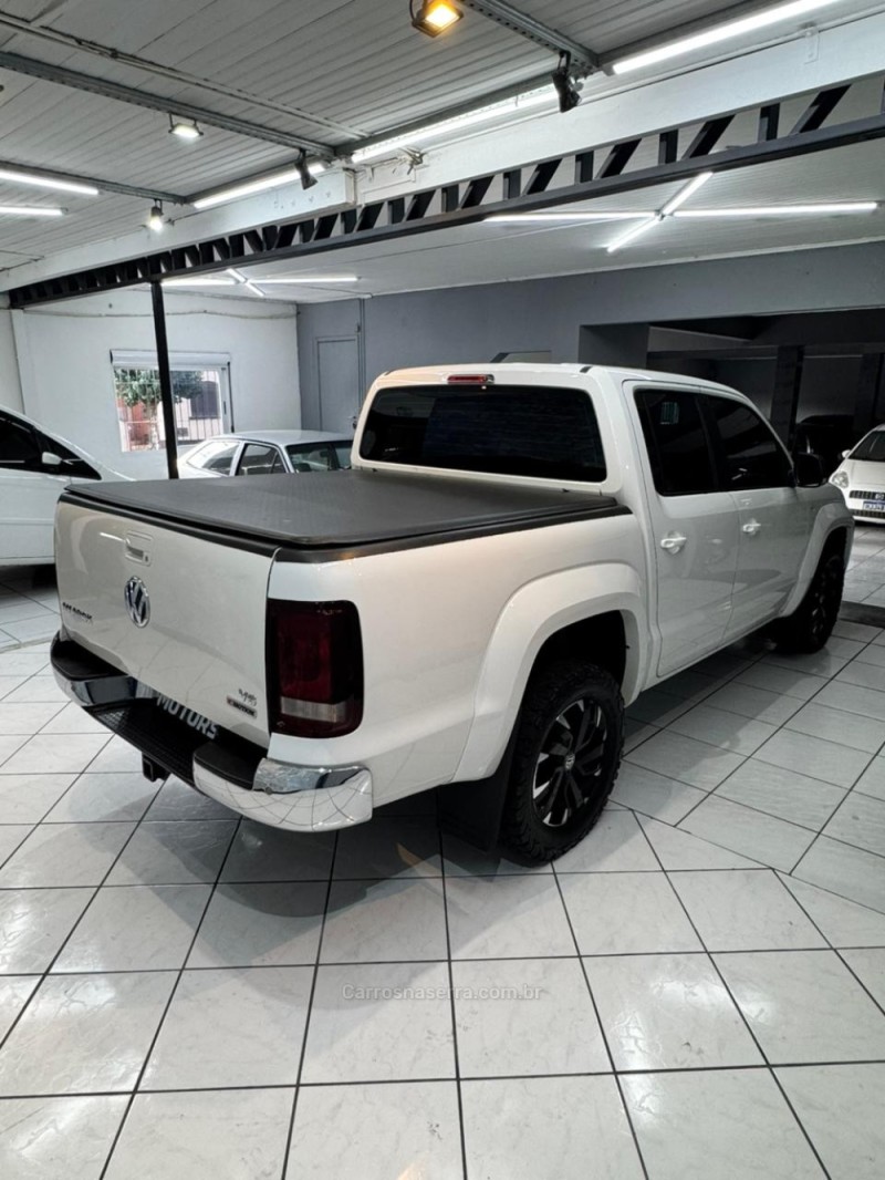 AMAROK 3.0 V6 TDI HIGHLINE CD DIESEL 4MOTION AUTOMÁTICO - 2023 - CAXIAS DO SUL