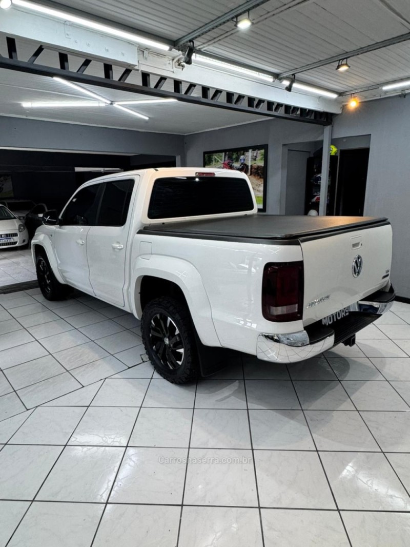 AMAROK 3.0 V6 TDI HIGHLINE CD DIESEL 4MOTION AUTOMÁTICO - 2023 - CAXIAS DO SUL