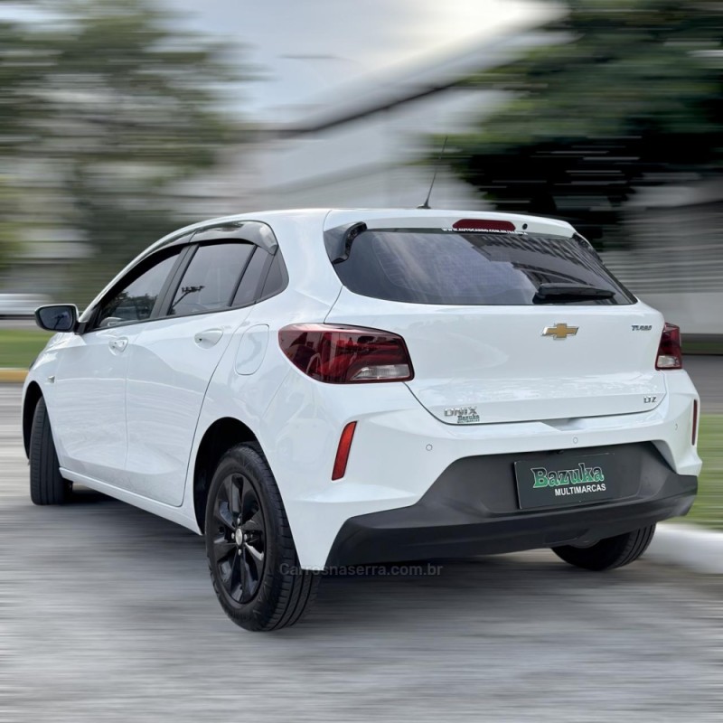 ONIX 1.0 LTZ 12V TURBO FLEX 4P MANUAL - 2022 - NOVO HAMBURGO