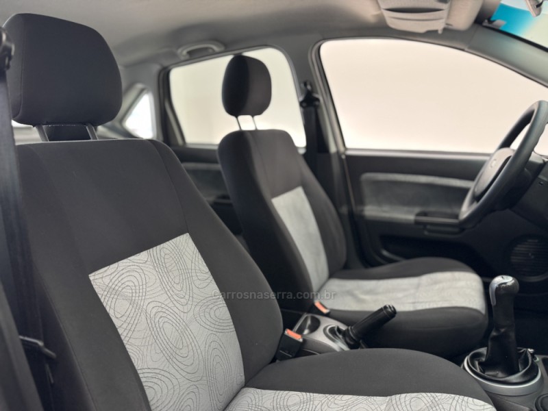 FIESTA 1.6 MPI CLASS SEDAN 8V FLEX 4P MANUAL - 2009 - CARLOS BARBOSA
