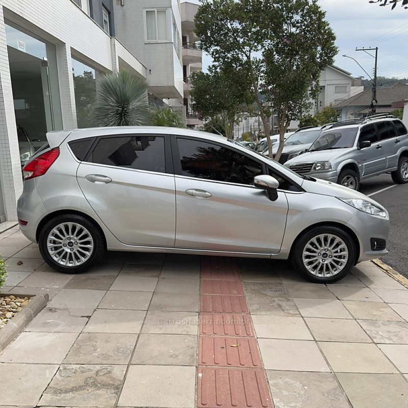 FIESTA 1.6 TITANIUM PLUS HATCH 16V FLEX 4P AUTOMÁTICO - 2015 - FLORES DA CUNHA