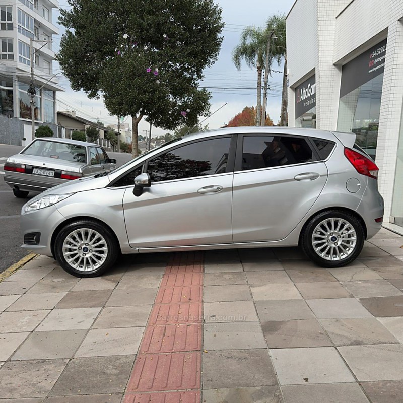 FIESTA 1.6 TITANIUM PLUS HATCH 16V FLEX 4P AUTOMÁTICO - 2015 - FLORES DA CUNHA