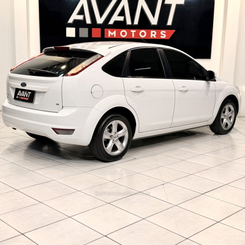 FOCUS 1.6 GLX 16V FLEX 4P MANUAL - 2011 - NOVO HAMBURGO