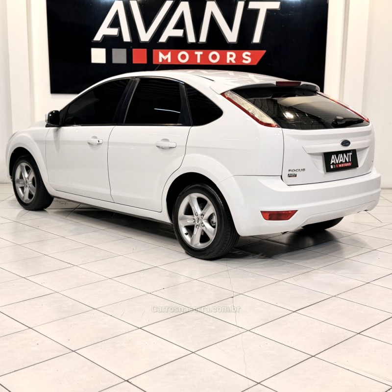 FOCUS 1.6 GLX 16V FLEX 4P MANUAL - 2011 - NOVO HAMBURGO