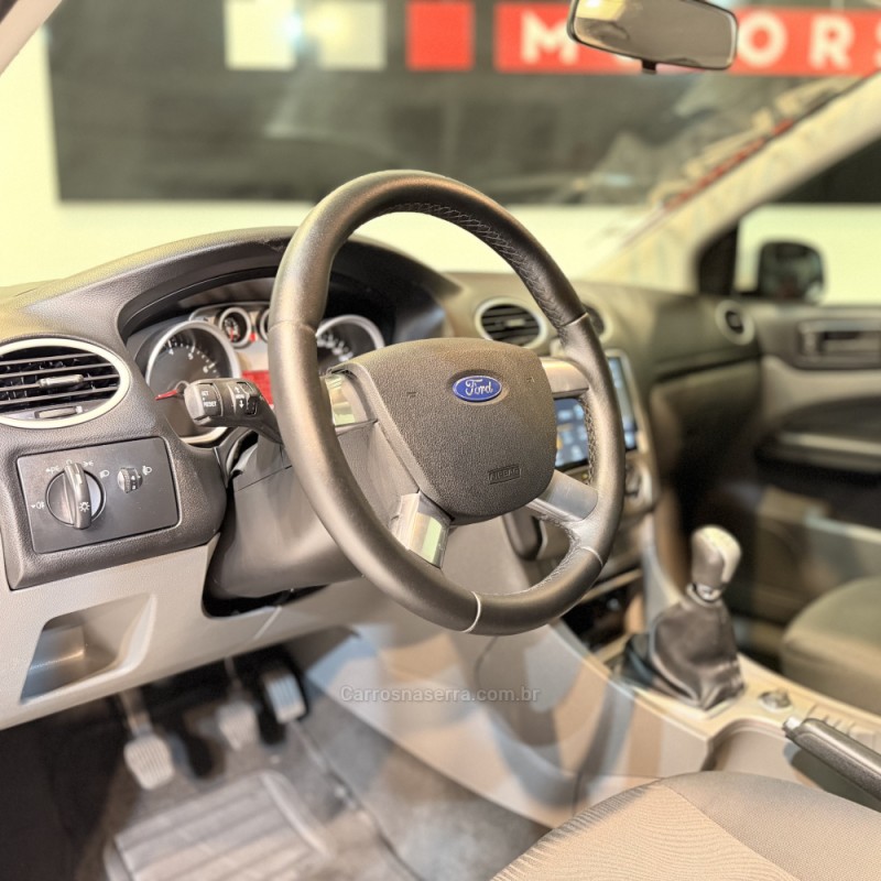 FOCUS 1.6 GLX 16V FLEX 4P MANUAL - 2011 - NOVO HAMBURGO