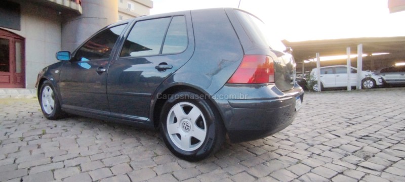 GOLF 1.6 8V GASOLINA 4P MANUAL - 2001 - FARROUPILHA