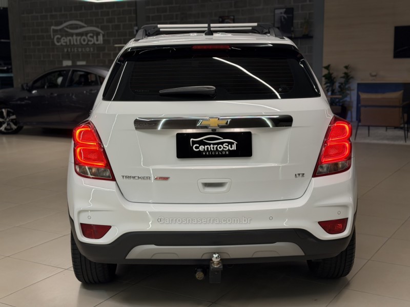 TRACKER 1.4 16V TURBO FLEX LTZ AUTOMÁTICO - 2017 - CARLOS BARBOSA