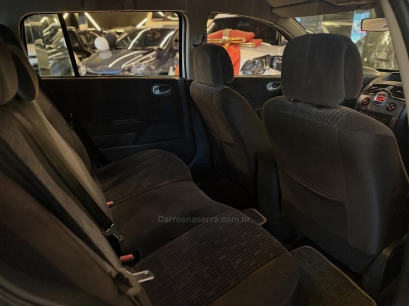MÉGANE 1.6 DYNAMIQUE GRAND TOUR 16V FLEX 4P MANUAL - 2013 - NOVO HAMBURGO