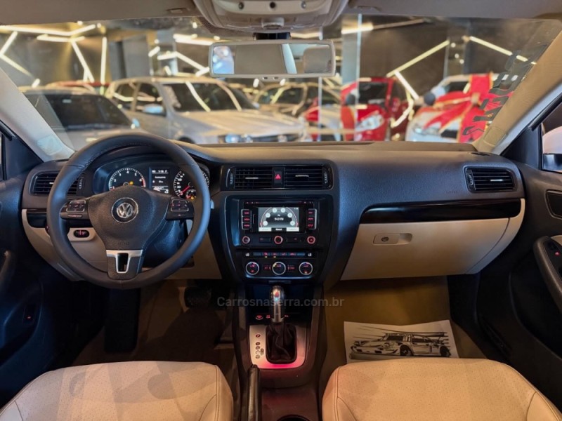 JETTA 2.0 COMFORTLINE FLEX 4P TIPTRONIC - 2014 - NOVO HAMBURGO
