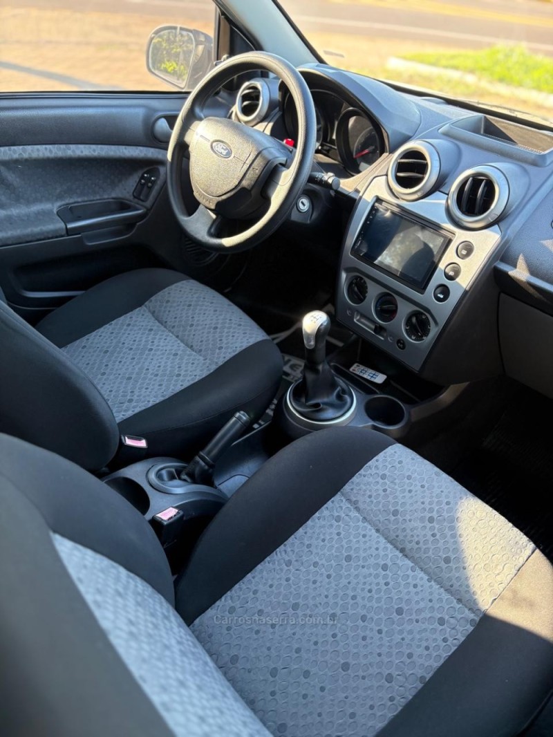 FIESTA 1.6 MPI HATCH 8V FLEX 4P MANUAL - 2014 - LAJEADO