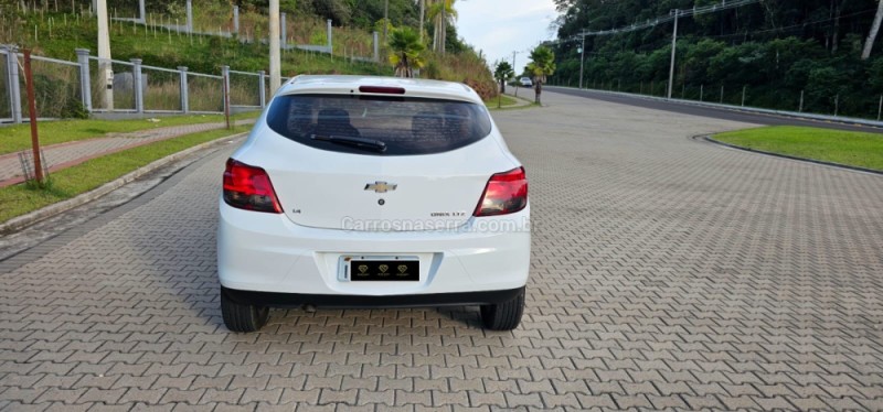 ONIX 1.4 MPFI LTZ 8V FLEX 4P MANUAL - 2015 - IVOTI
