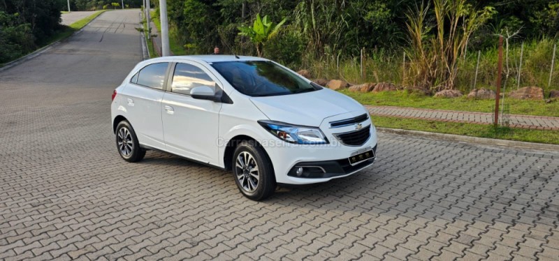ONIX 1.4 MPFI LTZ 8V FLEX 4P MANUAL - 2015 - IVOTI