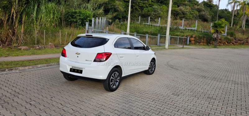 ONIX 1.4 MPFI LTZ 8V FLEX 4P MANUAL - 2015 - IVOTI
