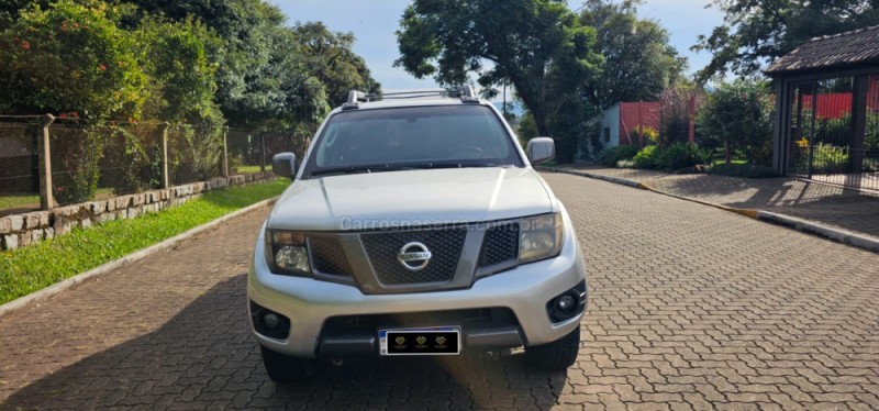 FRONTIER 2.3 ATTACK 4X4 CD BI-TURBO DIESEL 4P AUTOMÁTICO - 2014 - IVOTI