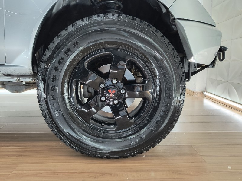 PAJERO TR4 2.0 4X4 16V 133CV FLEX 4P MANUAL - 2008 - CAXIAS DO SUL