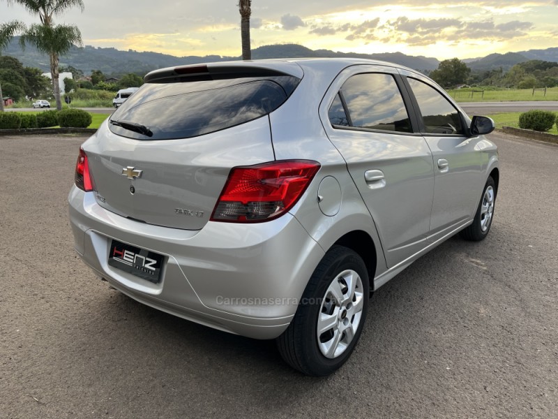 ONIX 1.4 MPFI LT 8V FLEX 4P MANUAL - 2016 - BOM PRINCíPIO