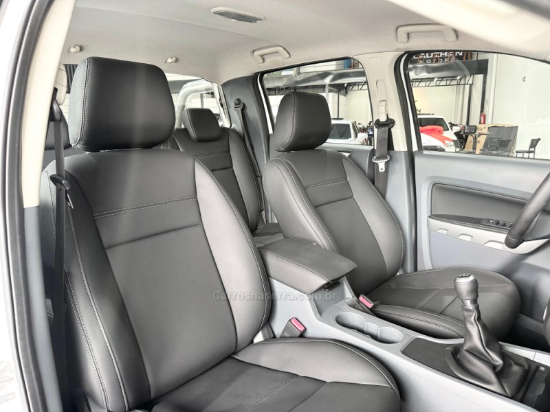 RANGER 2.5 XLT 4X2 CD 16V FLEX 4P MANUAL - 2015 - NOVO HAMBURGO
