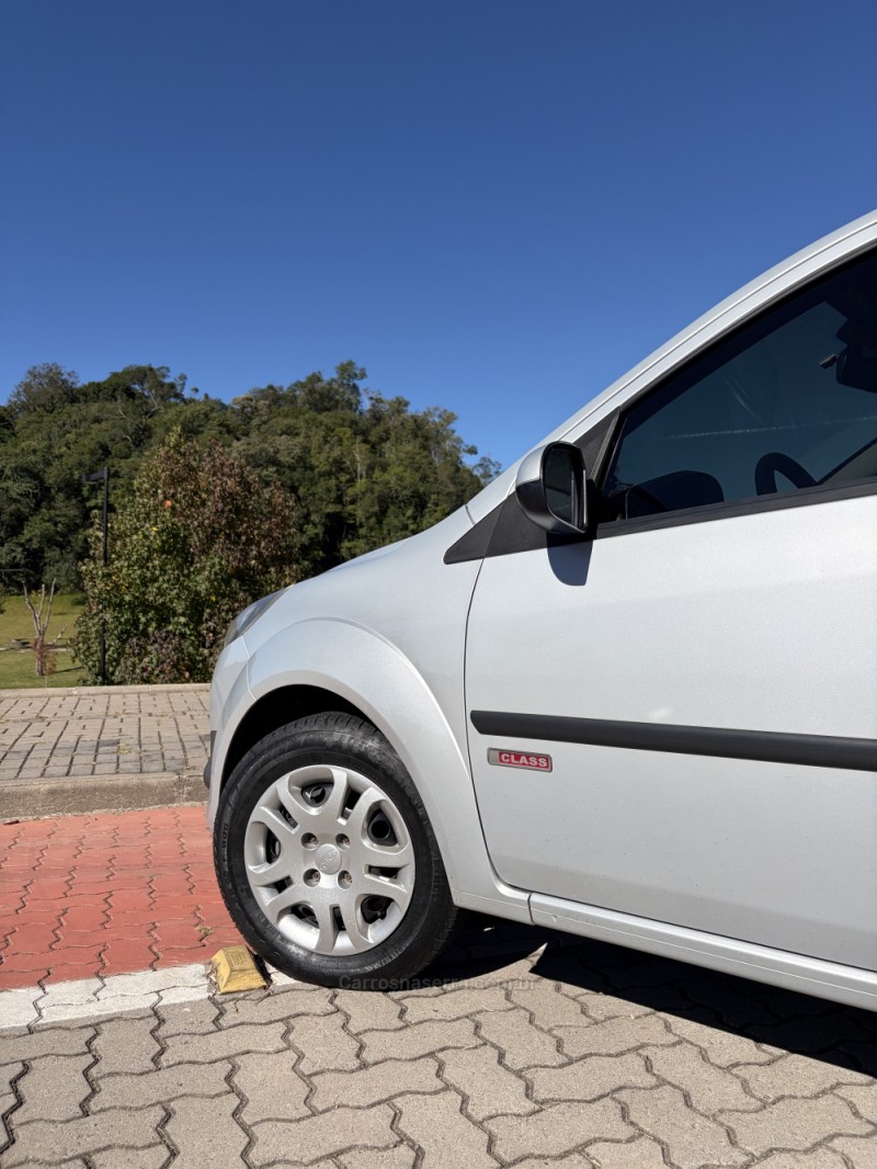 FIESTA 1.6 SE SEDAN 16V FLEX 4P MANUAL - 2012 - FLORES DA CUNHA