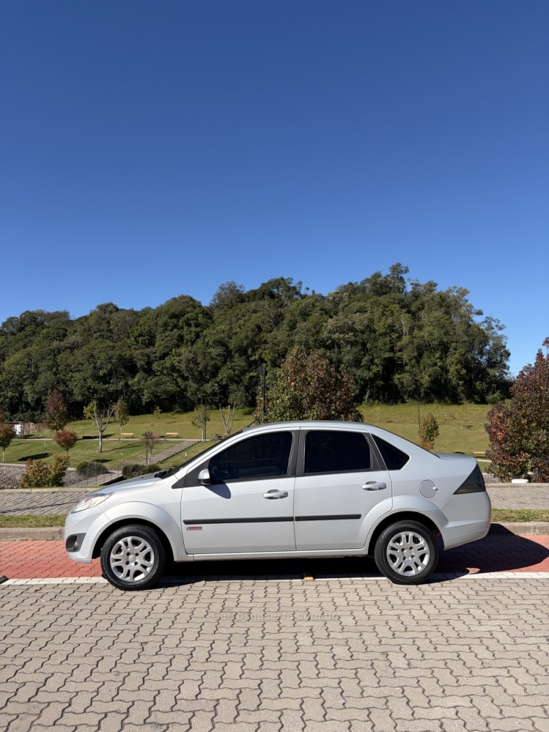 FIESTA 1.6 SE SEDAN 16V FLEX 4P MANUAL - 2012 - FLORES DA CUNHA