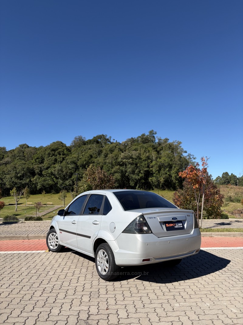 FIESTA 1.6 SE SEDAN 16V FLEX 4P MANUAL - 2012 - FLORES DA CUNHA