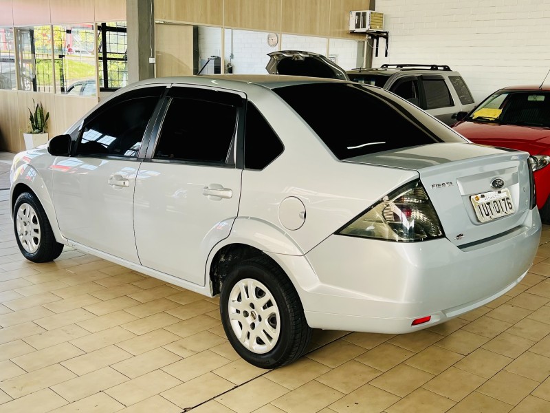 FIESTA 1.0 MPI SEDAN 8V FLEX 4P MANUAL - 2014 - CAXIAS DO SUL