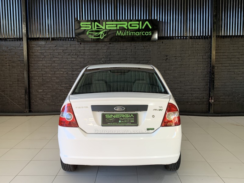FIESTA 1.6 MPI SEDAN 8V FLEX 4P MANUAL - 2006 - CAXIAS DO SUL