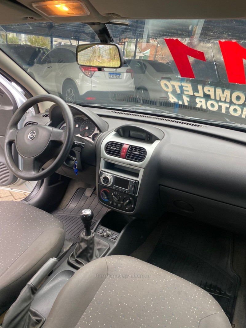 CORSA 1.4 MPFI PREMIUM SEDAN 8V FLEX 4P MANUAL - 2011 - CANELA