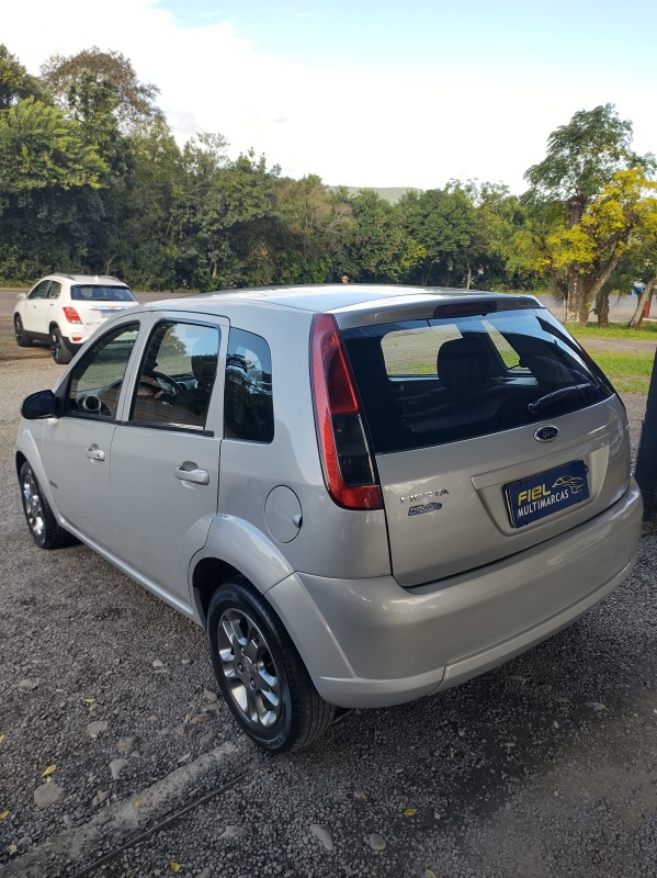 FIESTA 1.6 MPI CLASS HATCH 8V FLEX 4P MANUAL - 2012 - VALE REAL