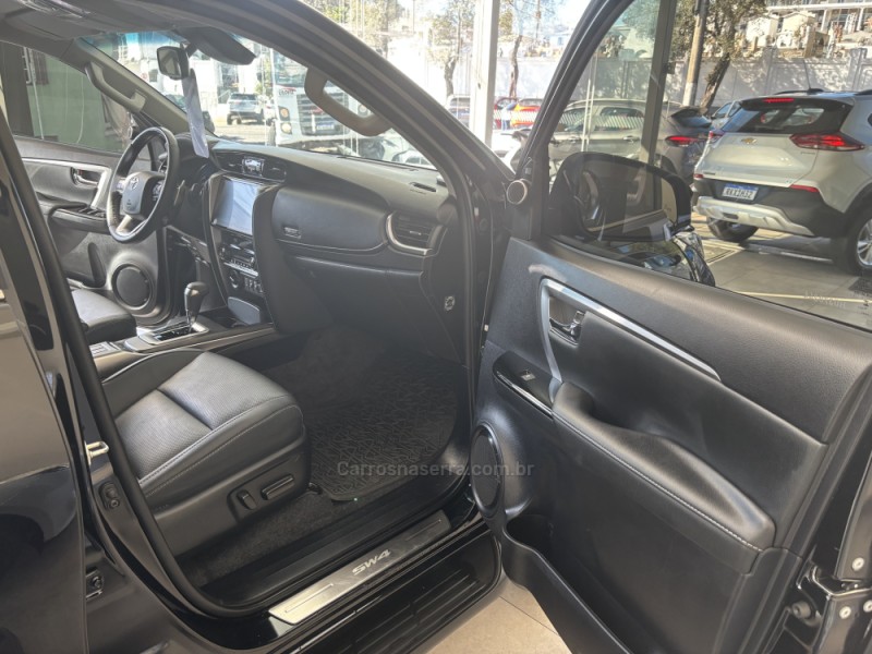 HILUX SW4 2.8 4X4 SRX PLATINUM TURBO 7 LUGARES DIESEL 4P AUTOMÁTICO - 2024 - BENTO GONçALVES